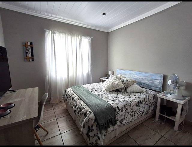 4 BEDROOM HOUSE FOR SALE IN SANDY POINT